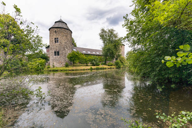 ratingen - blick auf das wasserschloss haus zum haus (eigener name), nordrhein-westfalen, deutschland, 22.05.2020 - ratingen stock-fotos und bilder