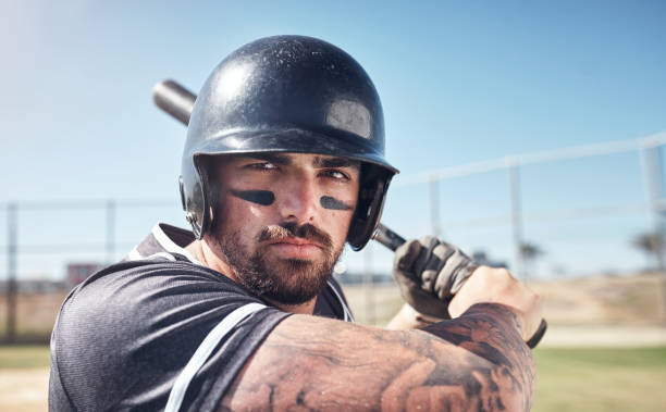 sono io contro la palla - baseball player baseball men softball foto e immagini stock