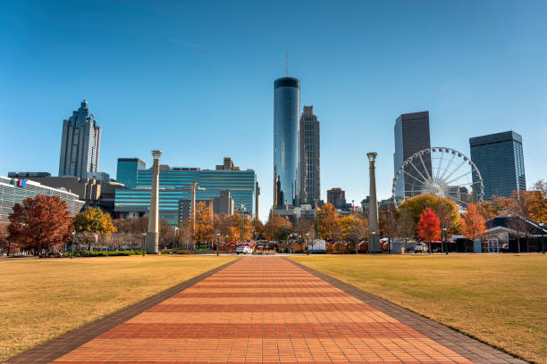 skyline der innenstadt von atlanta georgia - georgia stock-fotos und bilder