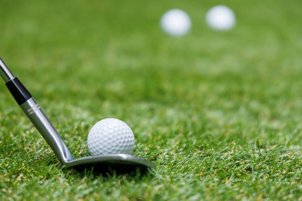 golf club e pallina da golf - golf swing golf golf club golf ball foto e immagini stock