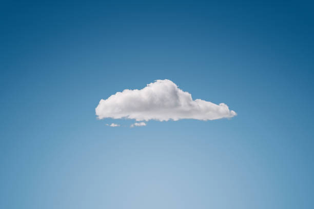 nuage au ciel bleu - cumulus cloud condensation sky blue photos et images de collection