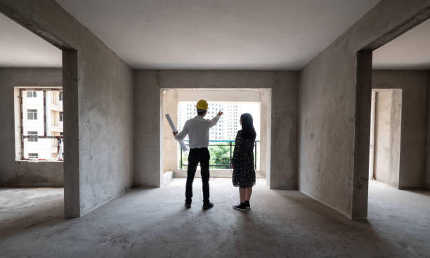 istock Engineer talking the structure of the house with homeowner 1226560611