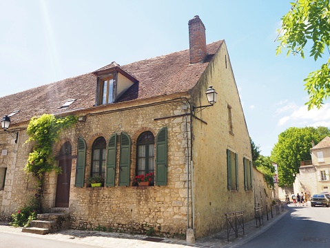 In May 2020, right after the lockdown due to Covid Crisis, parisian people are visiting the medieval town of Provins because they are not allowed to go further than 100km away from home.