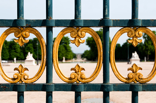 Paris, Ile de France : Tuileries garden (Jardin des Tuileries) closed with the perspective of the Louvre museum. View through the park door, few days after Covid 19 lockdown. Publics parks stay closed in \