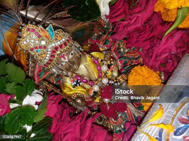 Small Golden Kishan Kanhaiya Murti 24 Caret Golden Murti Stock Photo - Download Image Now - iStock Small Golden Kishan Kanhaiya Murti 24 Caret Golden Murti Stock Photo - Download Image Now - iStock