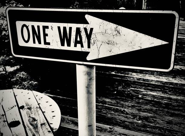 一つの方法 - one way sign single object street ストックフォトと画像