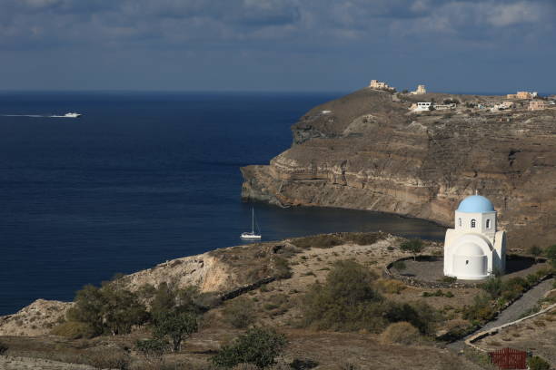 beautiful  panorama of sand cliffs on akrotiri on santorini island, greece - greek islands greece day full frame imagens e fotografias de stock