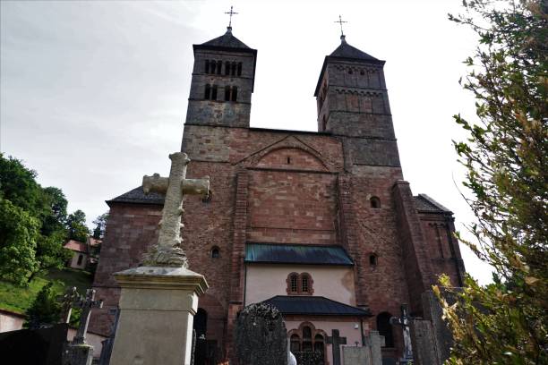 view over crosses and tombstones of the cemetery to murbach abbey - murbach imagens e fotografias de stock