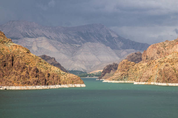 La vista del lago della diga di Oltu, Turchia - foto stock