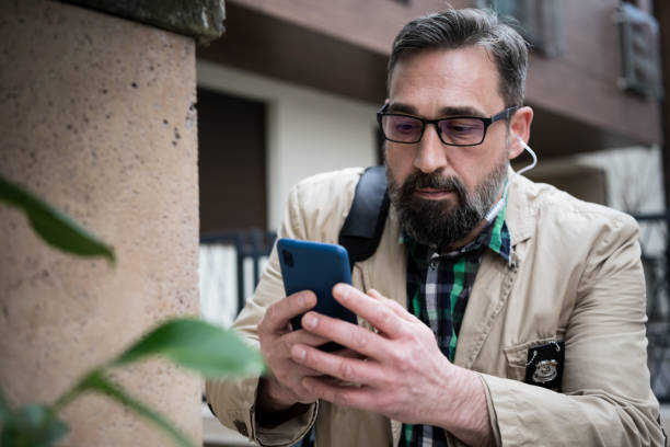 istock The detective captures the suspected person 1226710894