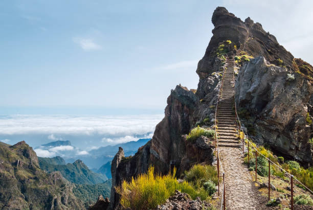 "stairs to heaven" - breathtaking view at famous mountain footpath from pico do arieiro to pico ruivo on the portuguese madeira island. trekking around the world traveling with kids concept image. - açores imagens e fotografias de stock
