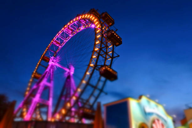 le prater - vienne la nuit - vienna ferris wheel night prater park photos et images de collection