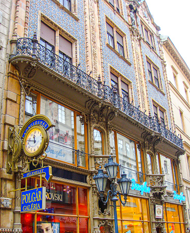 In April 2010, tourists could admire the beautiful facades of Budapest.