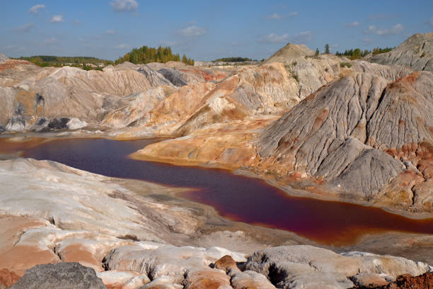 paisaje de montaña y río rojo - red river fotografías e imágenes de stock