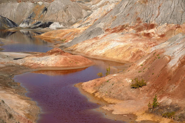 paisaje de montaña y río rojo - red river fotografías e imágenes de stock