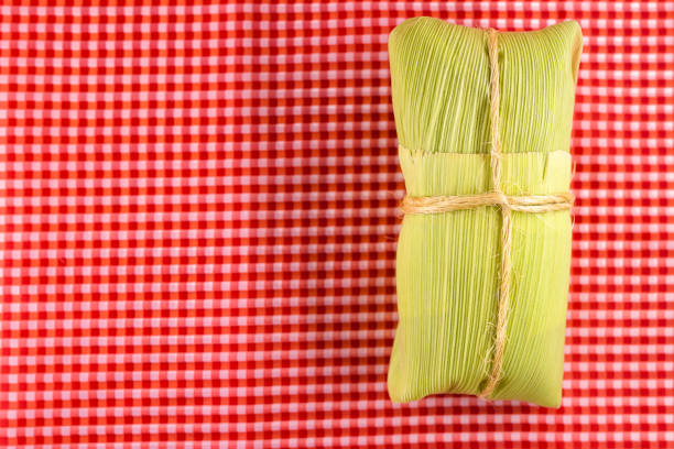 venda de carrinhos de bebê pamonha e curau - comida típica de milho verde e queijo - comida brasileira comum em festas rurais nos meses de junho e julho. sobremesa caseira. - cake yellow sweet food banquet - fotografias e filmes do acervo