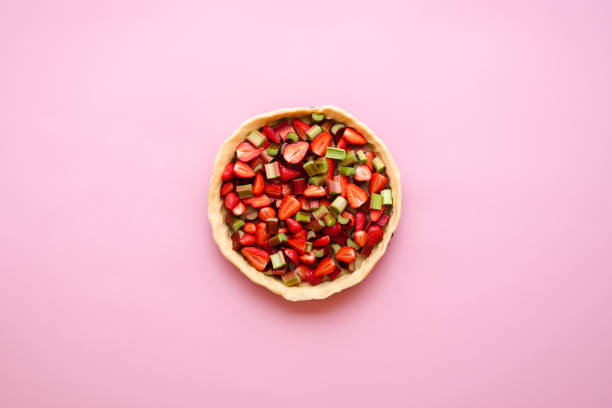 homemade tart making of. strawberries-rhubarb pie. - tart dessert tray bakery imagens e fotografias de stock