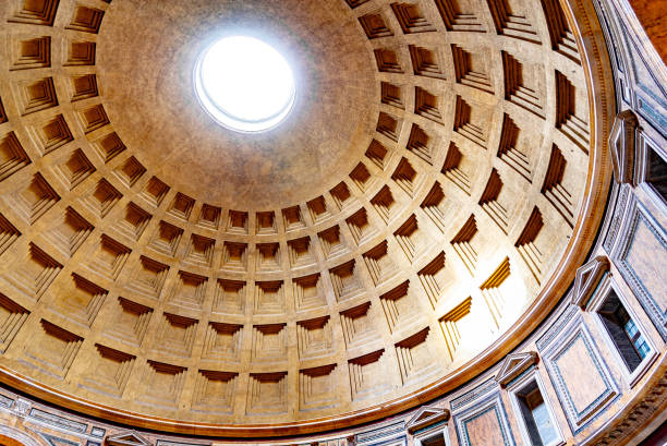 パンテオンの記念碑的な天井 - 教会と旧ローマ寺院、ローマ、イタリア - rome italy city cupola ストックフォトと画像