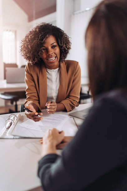 young woman doing a job interview - business vertical talking usa imagens e fotografias de stock