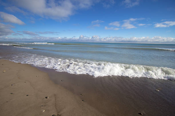 ミシガンビーチの広い砂の晴れの日 - travel destinations lake michigan freshwater standing water ストックフォトと画像