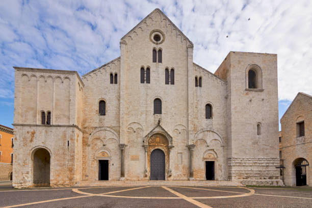 basílica de san nicolás también conocida como basílica de san nicolás de bari en bari apulia puglia italia - as bari fotografías e imágenes de stock