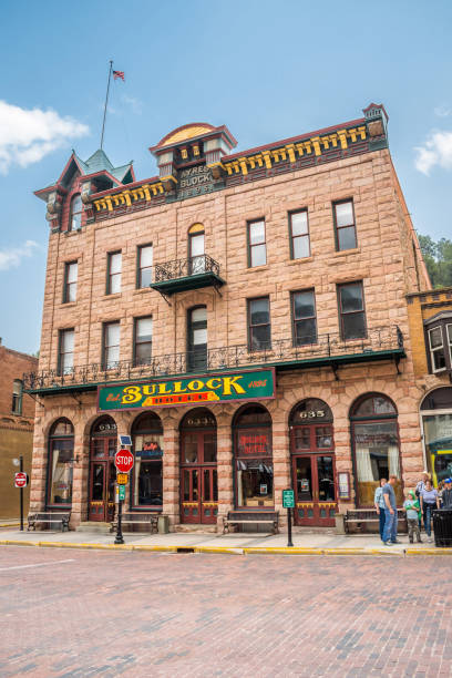 a historical wild west lodging area in deadwood, south dakota - lodging imagens e fotografias de stock