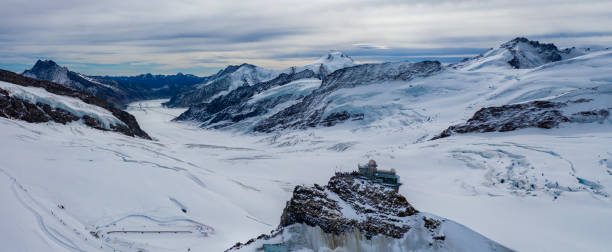 topp of europe jungfraujoch - jungfrau train winter wengen stock-fotos und bilder