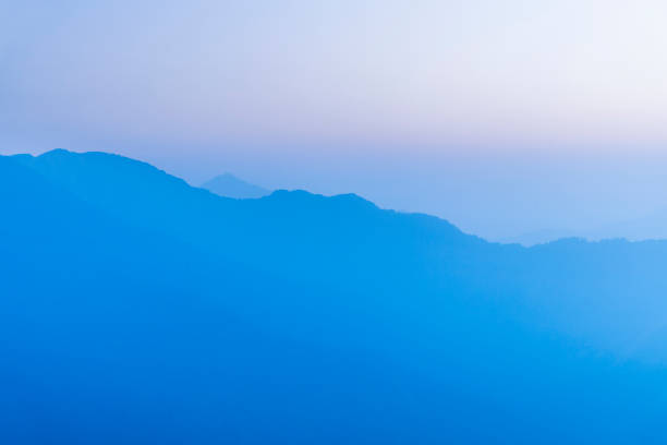 pôr do sol majestoso na paisagem das montanhas. montanha hehuan em taiwan, ásia. - 11873 - fotografias e filmes do acervo