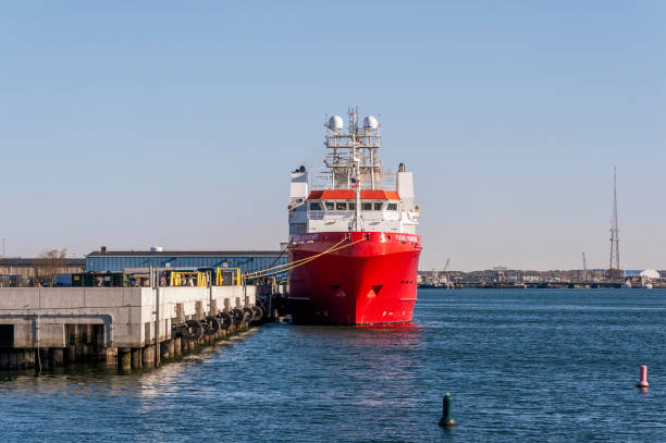 statek badawczy fugro searcher zadokowany w marine commerce terminal w new bedford - searcher zdjęcia i obrazy z banku zdjęć