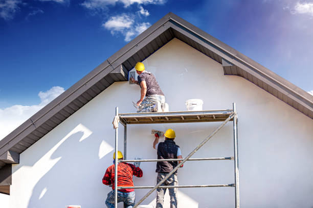 Construction workers plasters the building facade. Applying silicone plaster to the wall of the house. Plastering wall. scaffolding stock pictures, royalty-free photos & images