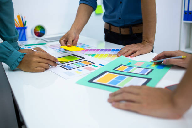 istock concept Team designers Presentation model the mobile phone screen to suit their usage.UX UI 1226976162