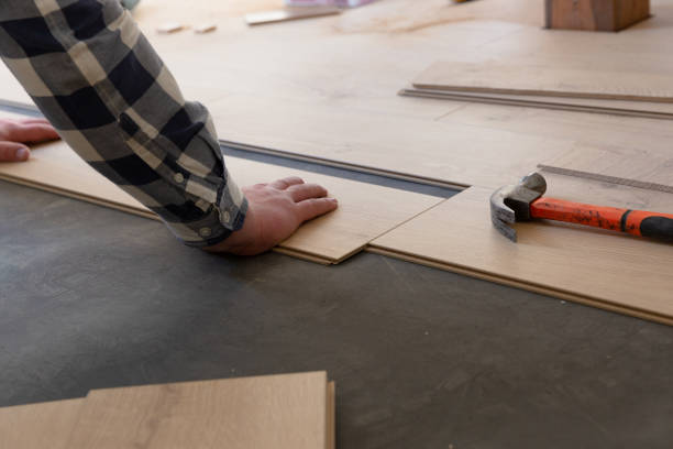 istock Construction worker installing laminate floor in a new renovated attic. Home improvement concept. 1227008595