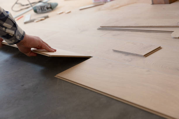 istock Construction worker installing laminate floor in a new renovated attic. Home improvement concept. 1227008766