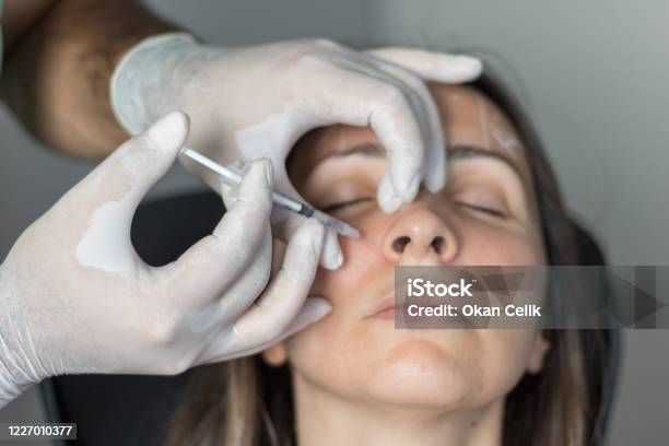 Bir Kadın Için Botox Tedavisi Stok Fotoğraflar & Doktor‘nin Daha Fazla Resimleri - Doktor, İnsan Çene Kemiği, Adamlar
