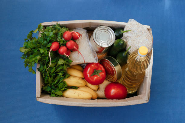caja de donación con alimentos - oatmeal oat box container fotografías e imágenes de stock