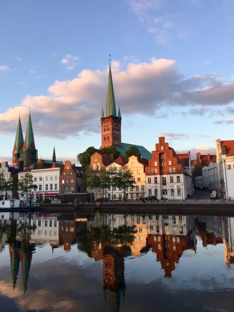 скайлайн любека - lubeck стоковые фото и изображения