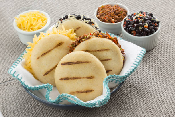 arepas rellenas de queso, carne y frijoles negros - white corn fotografías e imágenes de stock