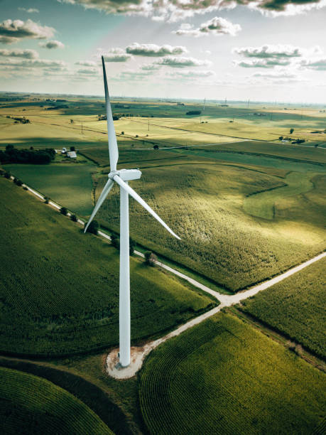 widok z lotu ptaka farmy turbin wiatrowych - scenics landscape windmill sunrise zdjęcia i obrazy z banku zdjęć