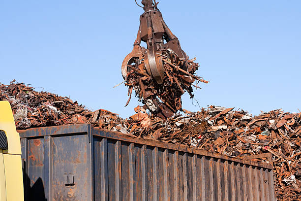 istock Crane grabber loading a Truck with metal scrap 122705064