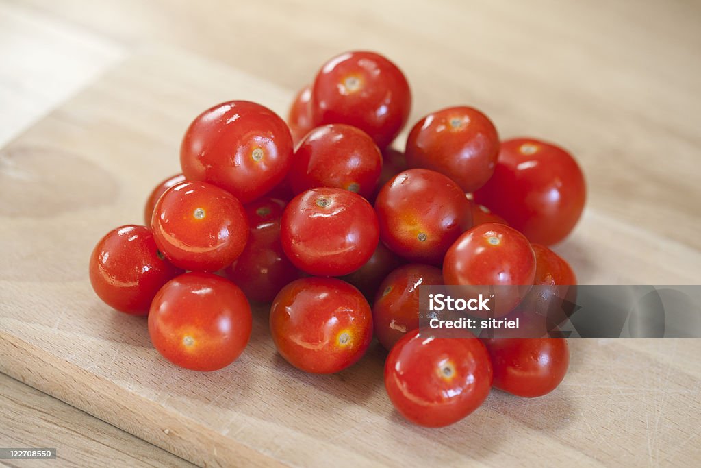 Mały pomidory winogronowe - Zbiór zdjęć royalty-free (Bez ludzi)