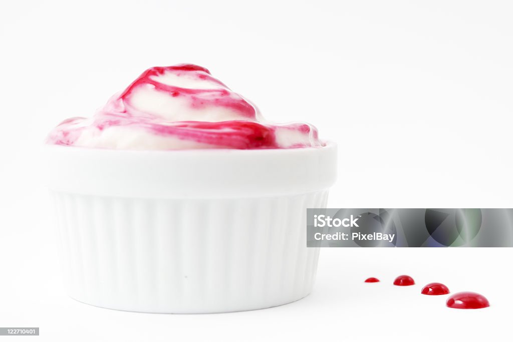 Yogur helado con amarena - Foto de stock de Cerámica libre de derechos