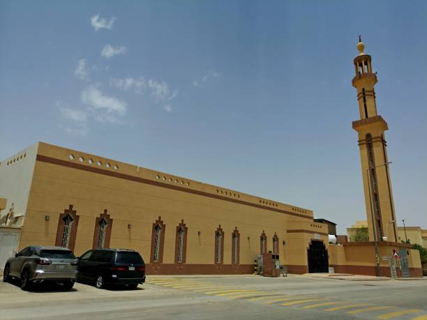 мечеть абдуллы бин омара бин хаттаба - editorial islam praying arabic style стоковые фото и изображения