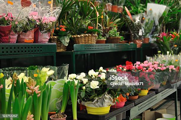 Mercado De Flores Foto de stock y más banco de imágenes de Cesta - Cesta, Color - Tipo de imagen, Colorido