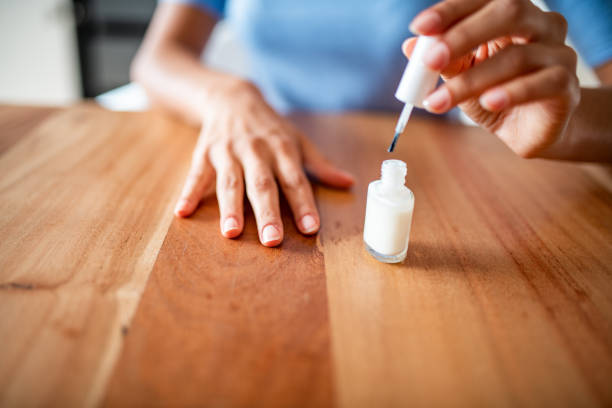 istock Painting the nails at home. 1227143999