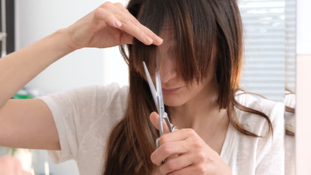 5,743 Woman Cutting Hair Stock Videos and Royalty-Free Footage - iStock | Woman  cutting hair salon, Woman cutting hair home, Woman cutting hair at home