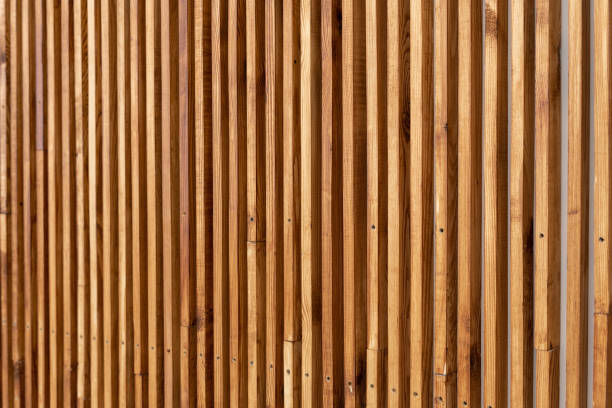 lamelles en bois sur le mur dans l’intérieur moderne - fine wood photos et images de collection