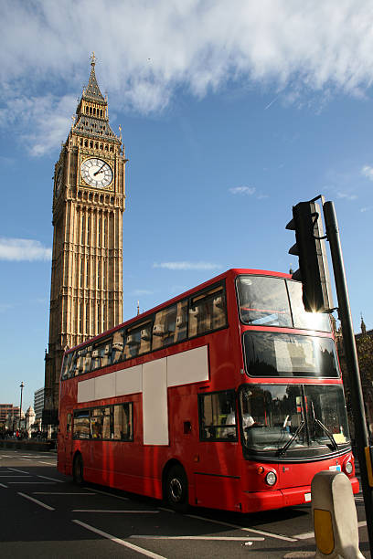 de dois andares vermelho em londres, autocarro e bigben - big ben london england uk double decker bus imagens e fotografias de stock