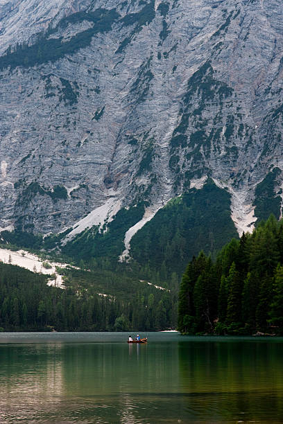 lago de montanha - lake mountain north tirol austria - fotografias e filmes do acervo