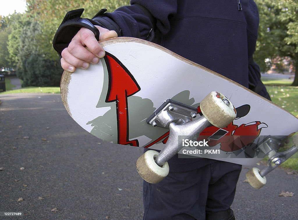 Menino segurar Skate - Royalty-free Adolescente Foto de stock