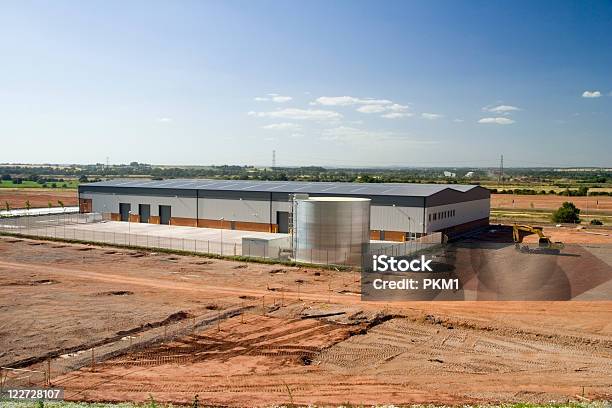 Terminar Fábrica Warehoue Recentemente - Fotografias de stock e mais imagens de Armazém - Armazém, Telhado, Armazém de Distribuição